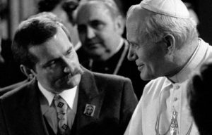 La Iglesia y la política local de dos papas no italianos